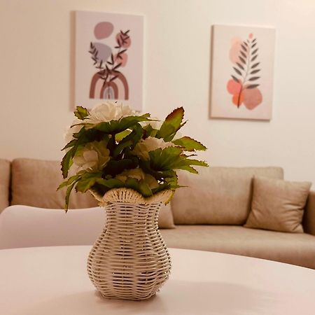 Jico Travel - Erjon Apartments فلورا المظهر الخارجي الصورة