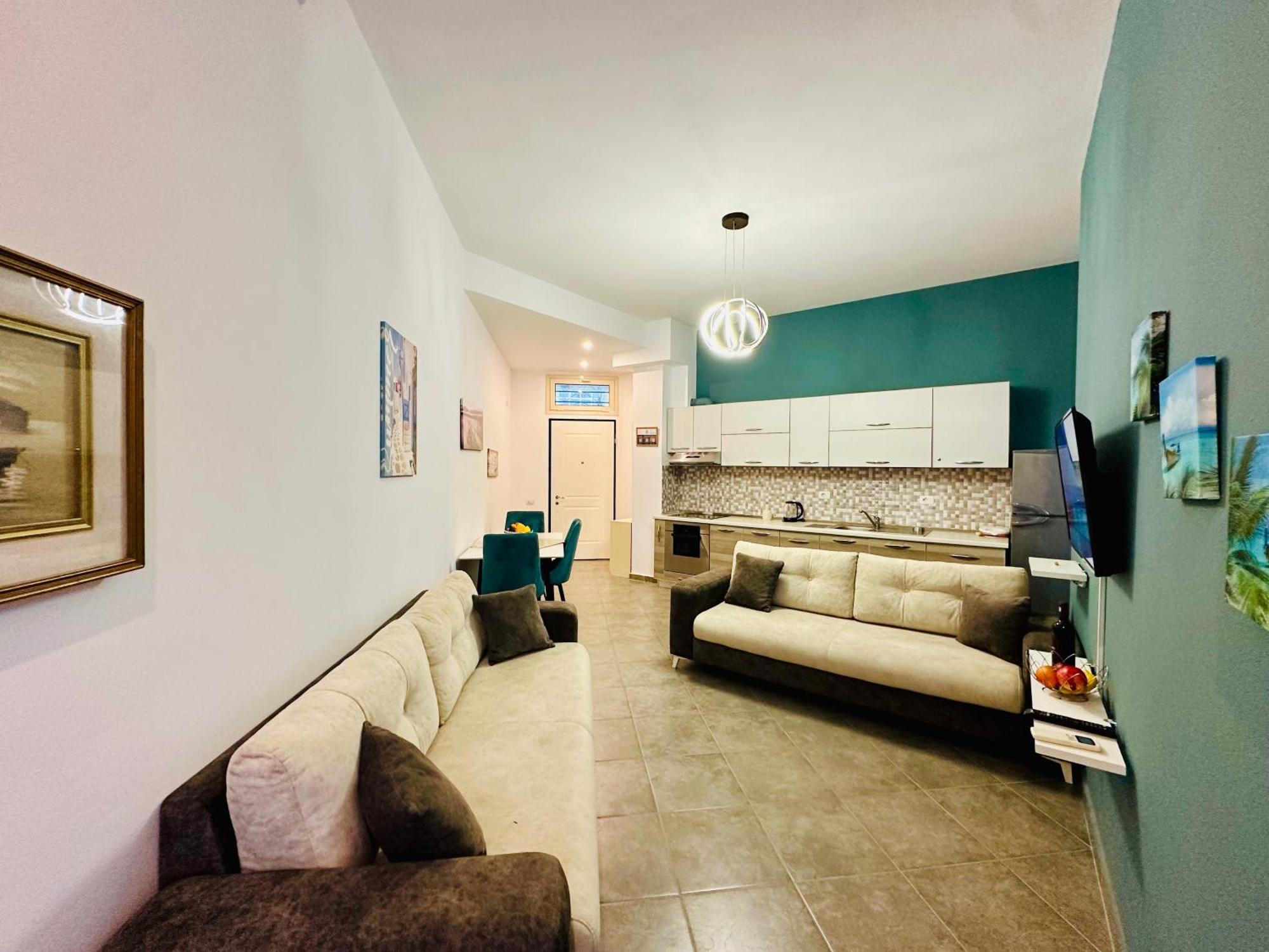 Jico Travel - Erjon Apartments فلورا المظهر الخارجي الصورة