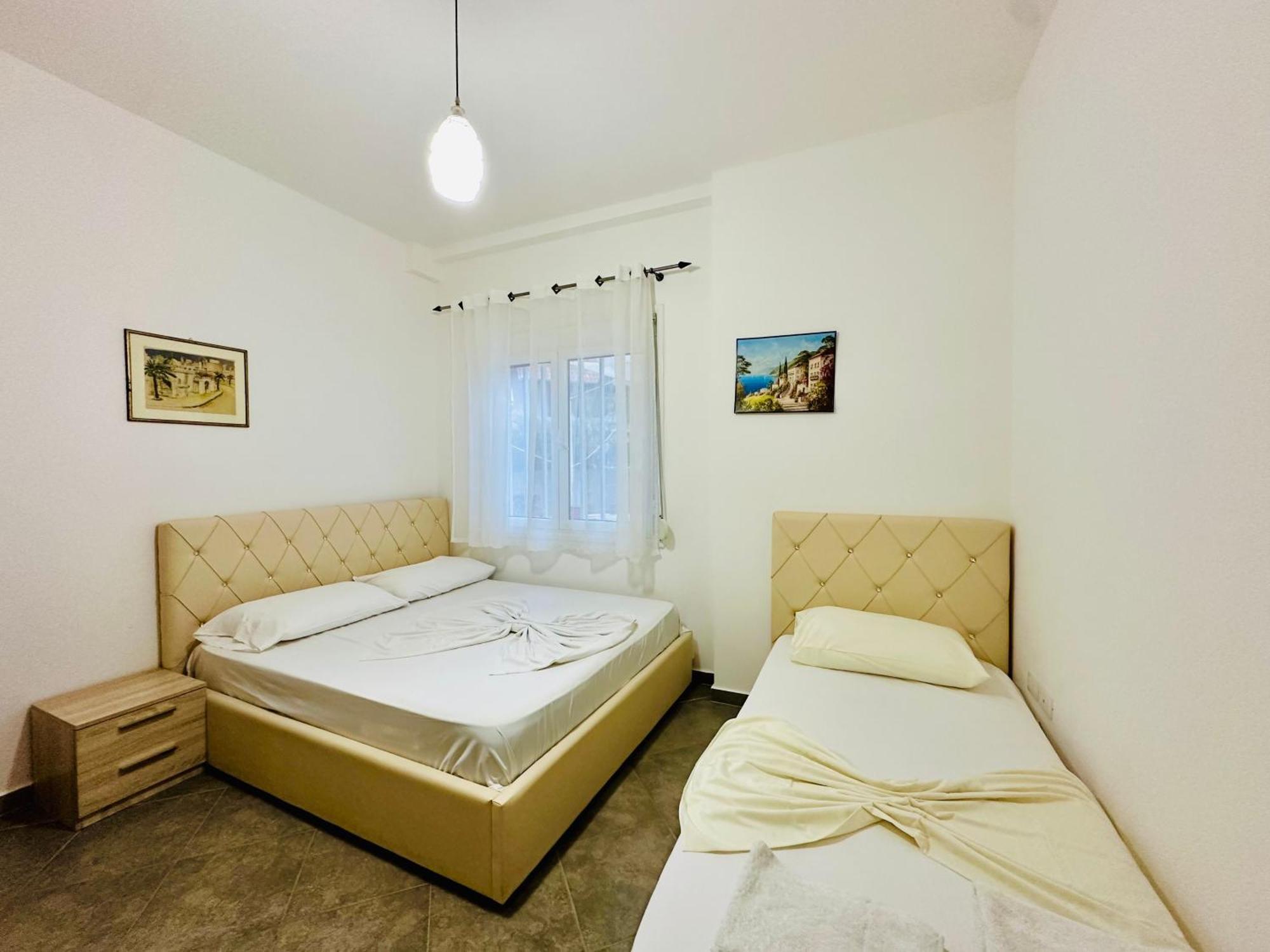 Jico Travel - Erjon Apartments فلورا الغرفة الصورة
