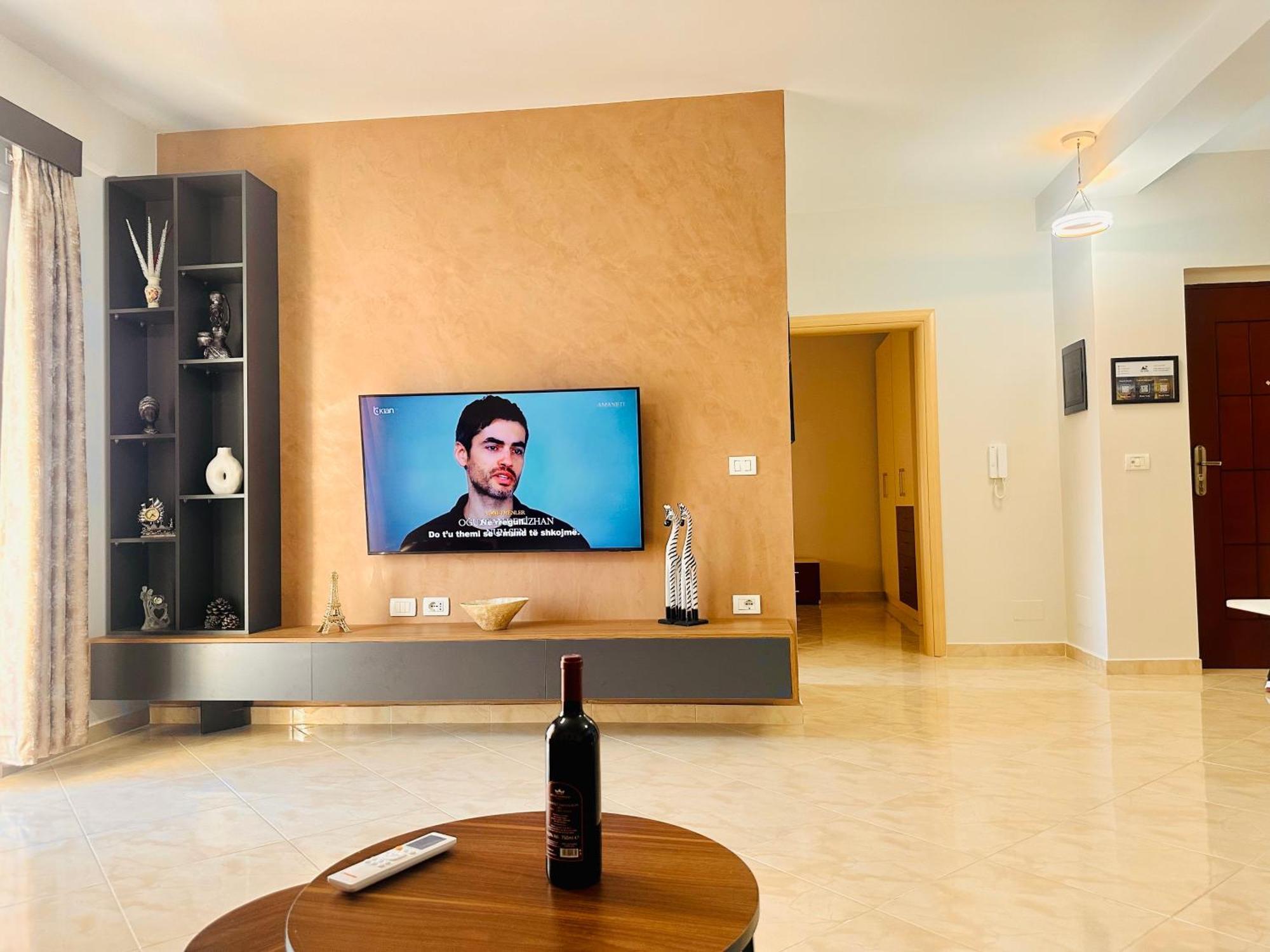 Jico Travel - Erjon Apartments فلورا المظهر الخارجي الصورة