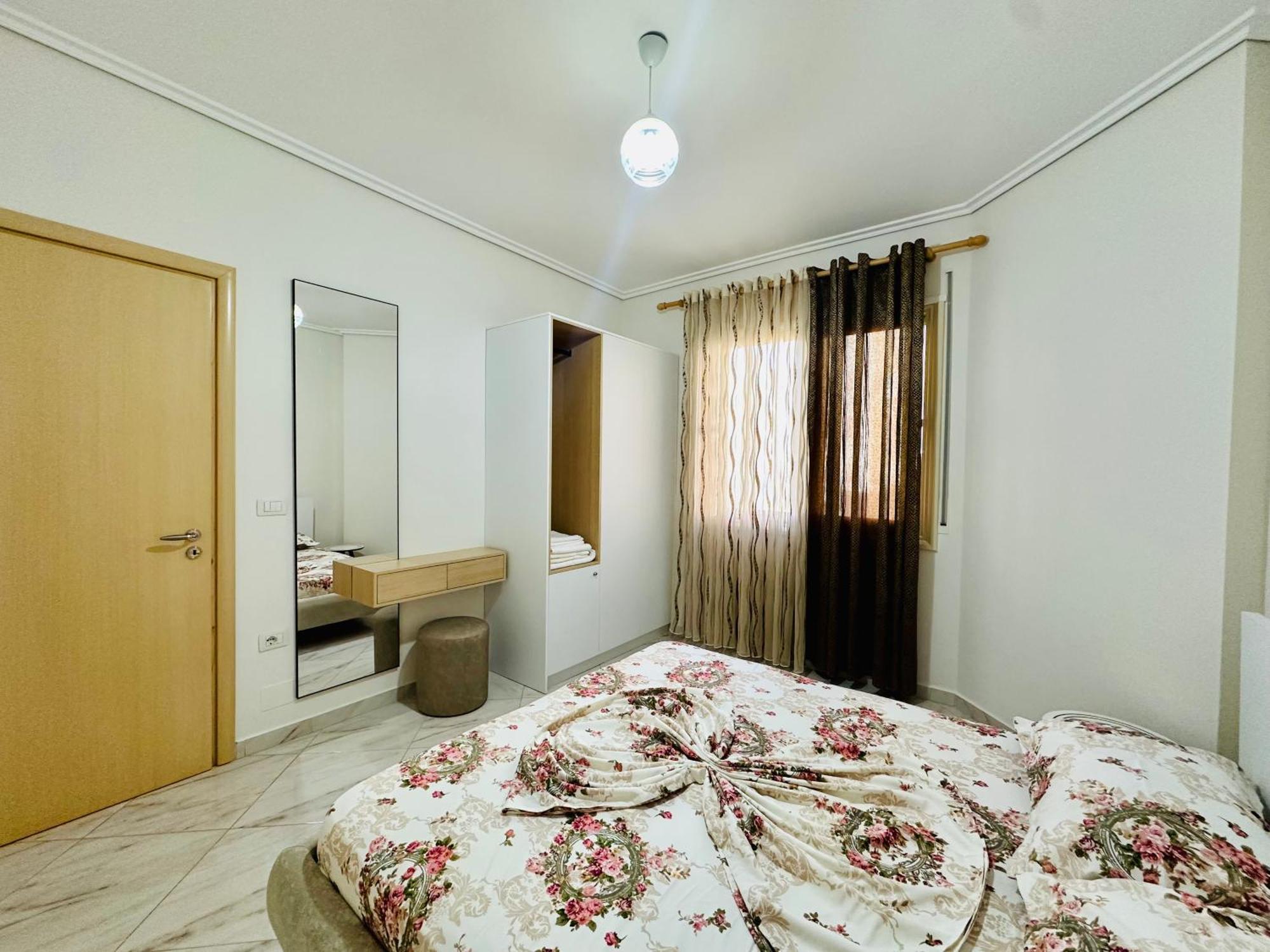 Jico Travel - Erjon Apartments فلورا المظهر الخارجي الصورة