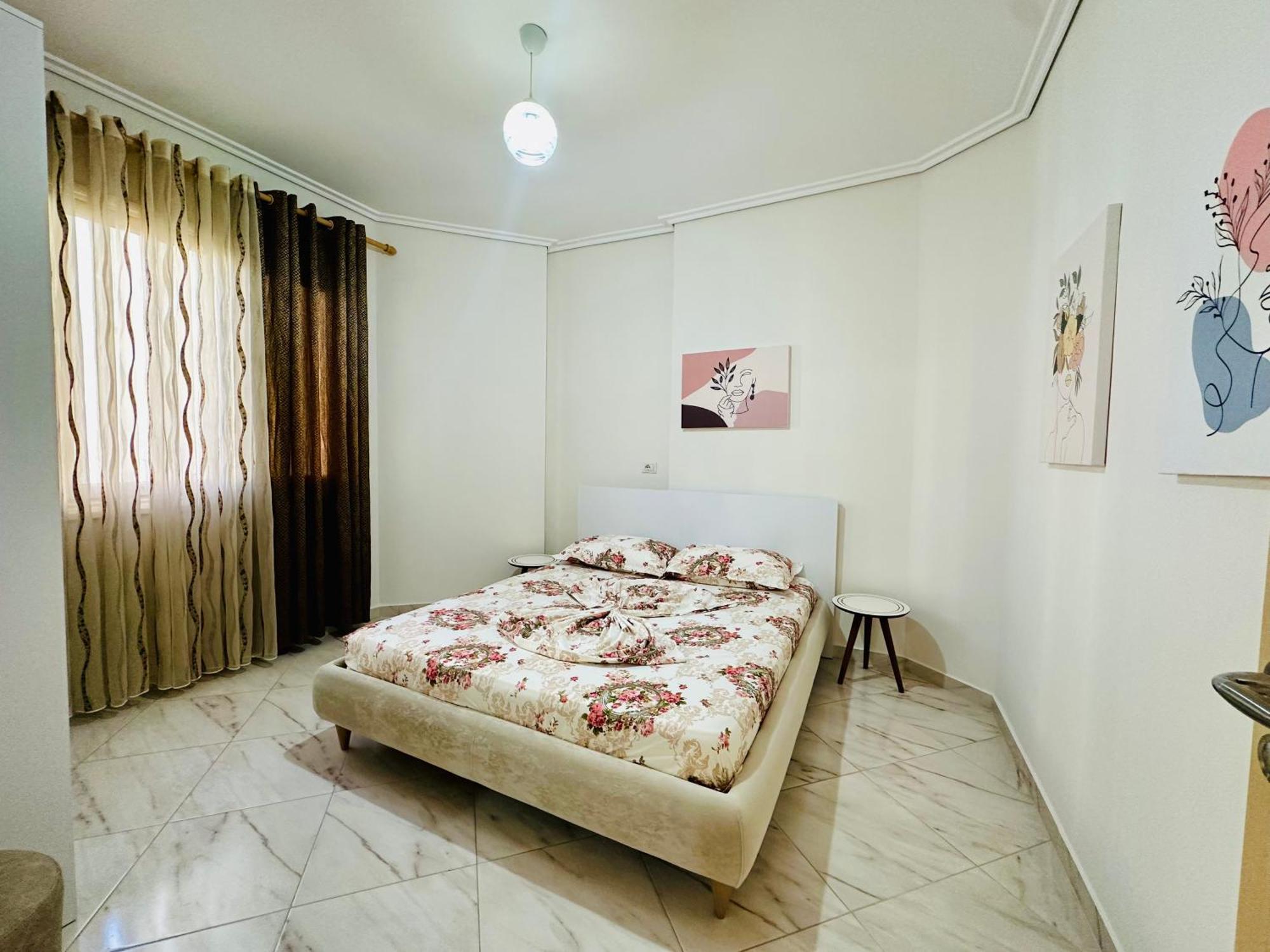 Jico Travel - Erjon Apartments فلورا الغرفة الصورة